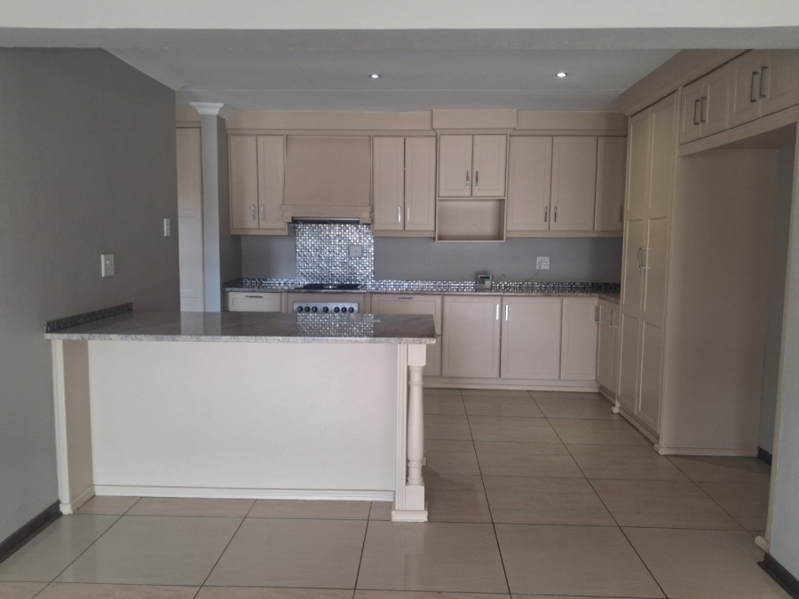 To Let 3 Bedroom Property for Rent in Hillside Free State